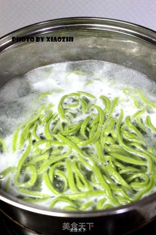鲜虾西红柿波菜面的做法步骤:5