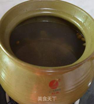 花生骨头墨鱼汤的做法步骤:5