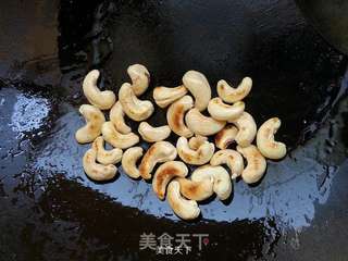 腰果鸡蛋的做法步骤:2