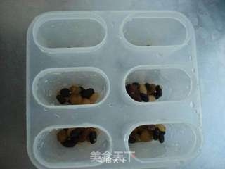 蜜豆牛奶冰棒的做法步骤:4
