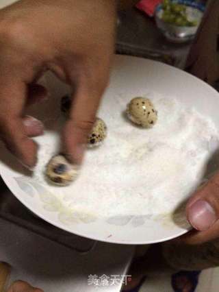 腌咸鹌鹑蛋的做法步骤：1