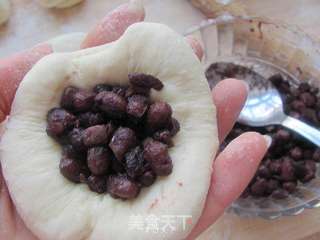 柔软好吃--花朵红豆面包的做法步骤:7