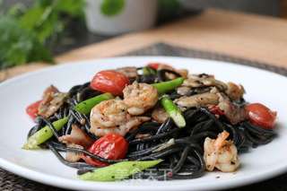 “黑暗料理”--意式墨鱼面的做法步骤:7