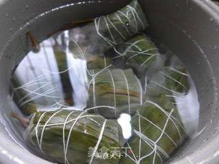 花生米红豆糯米粽的做法步骤:10
