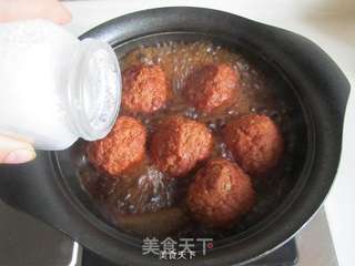 红烧狮子头的做法步骤:11