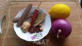 五香卤牛肉的做法步骤：2