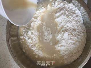 牛肉圆葱小笼包的做法步骤:3