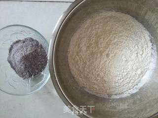 黑米面烫面饼的做法步骤：1