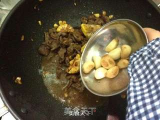 饭店美味在家做-蒜子玉米煲牛肉的做法步骤:11