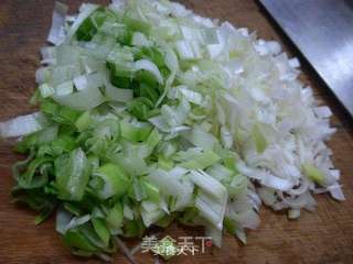 大葱猪肉馅饺子的做法步骤:3