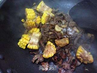 饭店美味在家做-蒜子玉米煲牛肉的做法步骤:13