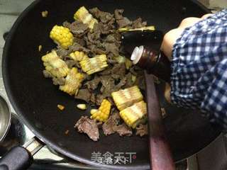 饭店美味在家做-蒜子玉米煲牛肉的做法步骤:8