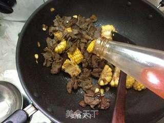饭店美味在家做-蒜子玉米煲牛肉的做法步骤:10