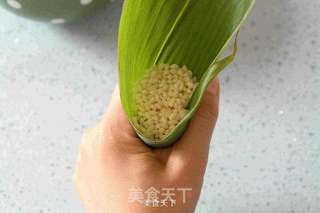 圆锥碱水白米粽的做法步骤:5