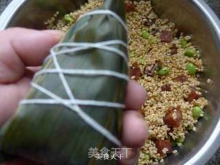 毛豆麻辣香肠糯米粽的做法步骤:10