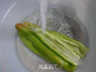 糖醋蒜香尖椒的做法步骤:2