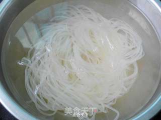豆芽炒粉条的做法步骤:2
