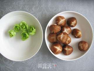 香菇油菜的做法步骤:2
