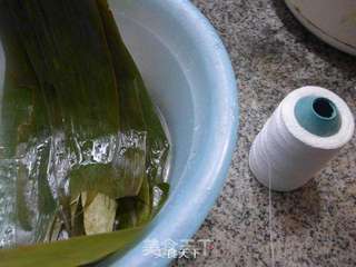 毛豆麻辣香肠糯米粽的做法步骤:2