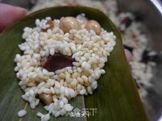 花生米酱肉糯米粽的做法步骤:9