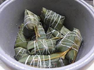 花生米酱肉糯米粽的做法步骤:11