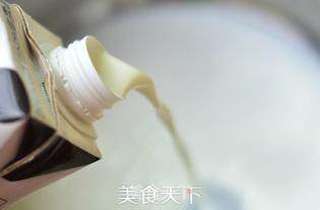牛奶西瓜布丁的做法步骤:2