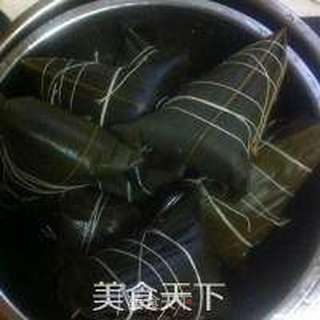 蛋黄肉粽的做法步骤:17
