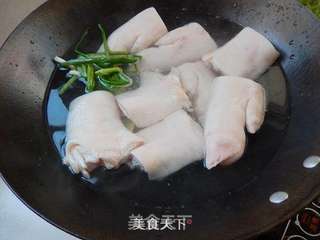 泡椒猪蹄的做法步骤:2