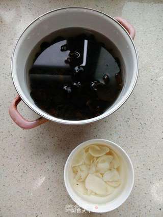 百合黑木耳小炒的做法步骤:2
