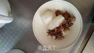 鸡枞菌烧肉的做法步骤:2