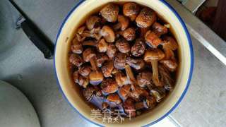 鸡枞菌烧肉的做法步骤:6