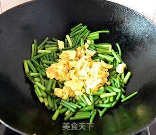 蒜苔炒鸡蛋的做法步骤:7