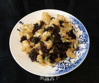 木耳炒菜花的做法步骤:5