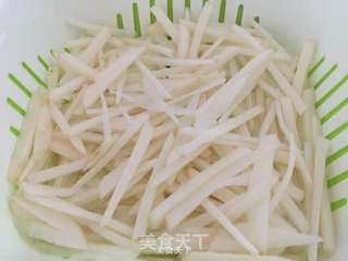 土豆一夏---香辣土豆丝的做法步骤:4
