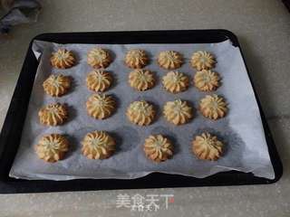 香草曲奇---一款奶香十足的曲奇的做法步骤:8