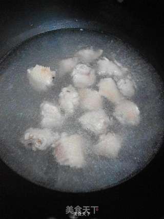 剁椒鸡翅蒸豆皮的做法步骤：2