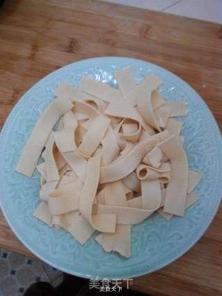 剁椒鸡翅蒸豆皮的做法步骤:7