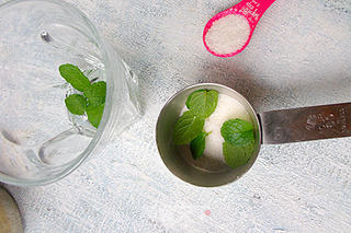 Mojito鸡尾酒的做法步骤:2