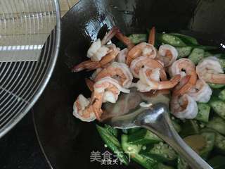 可口美容的炒菜——秋葵炒虾球的做法步骤:6