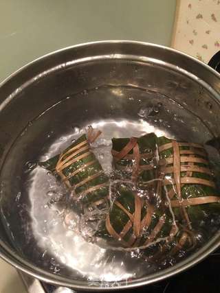 广东咸肉蛋黄粽子的做法步骤:15