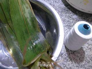 糖桂花玉米粒糯米粽的做法步骤:2