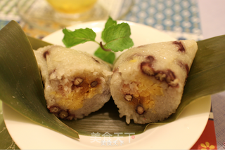 广东咸肉蛋黄粽子的做法步骤:16