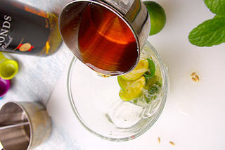 Mojito鸡尾酒的做法步骤:4