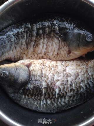 奶白鲫鱼豆腐汤的做法步骤：2