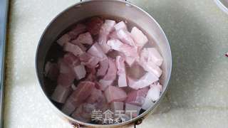 五花肉烧素鸡的做法步骤:2