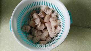 五花肉烧素鸡的做法步骤:3