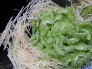 苦瓜炒土豆丝的做法步骤:8