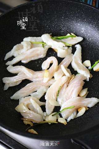 银芽滑蛋鲜鱼的做法步骤:3