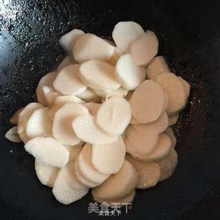 黑白无常戴绿帽高举红旗(山药清炒木耳)的做法步骤:6