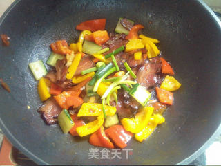 彩椒炒腊肉的做法步骤:8